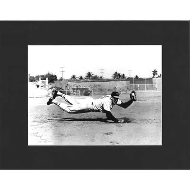 Matted 8x10 Photo- Brooks Robinson Diving 