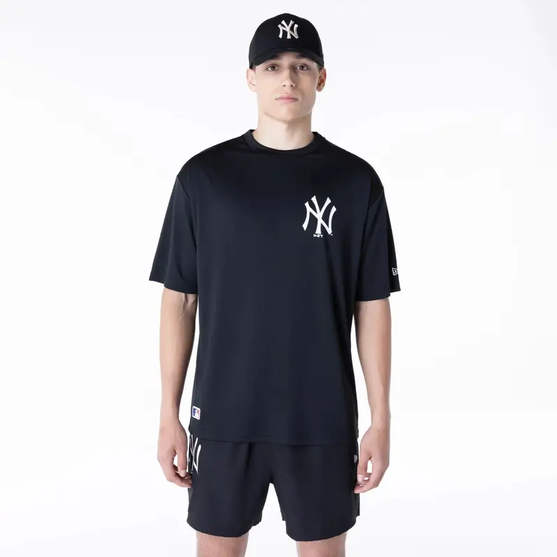 New York Yankees League Essential Black T-Shirt