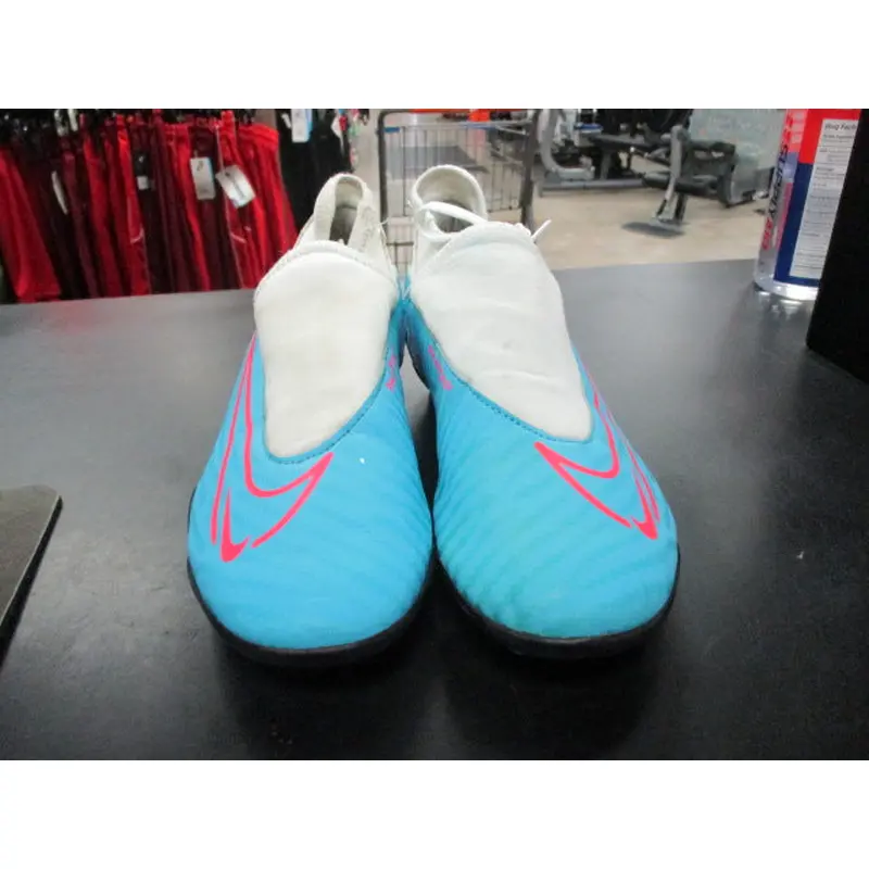 Used Nike Phantom Size 5 Soccer Cleats