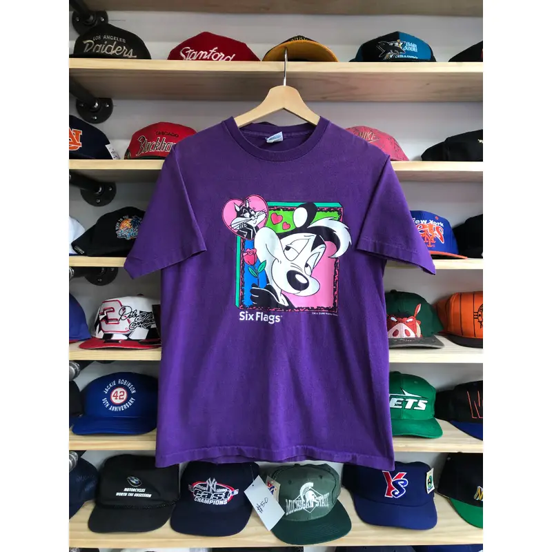 Vintage 1993 Six Flags Warner Bros. Pepe Le Pew Tee Size S/M