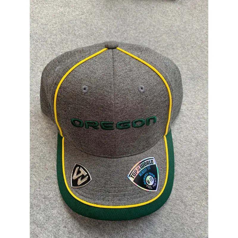 Gray Oregon Ducks Hat With "Oregon" In Green