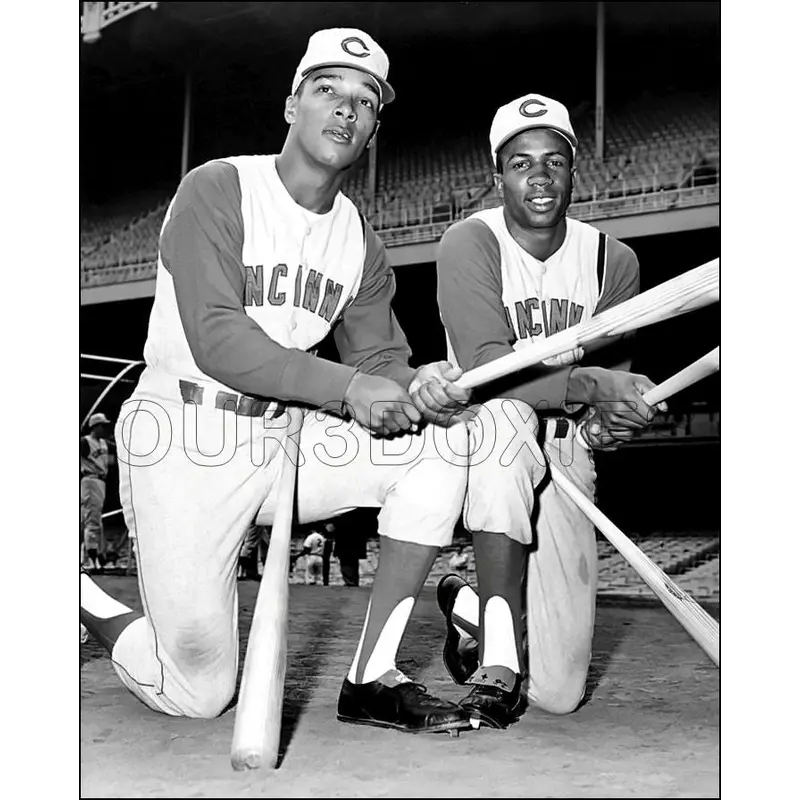 Frank Robinson Vada Pinson 8X10 Photo - 1961 Cincinnati Reds - 11977