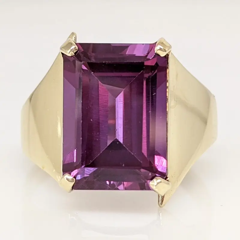 10K SYNTHETIC CORUNDUM EMERALD CUT 10X14 ESTATE RING 6.2 GRAMS