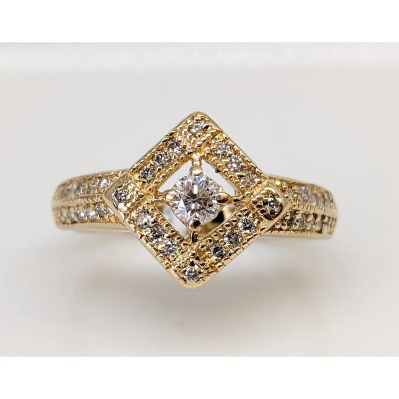 14K .57 CARAT TOTAL WEIGHT I1 I DIAMOND ROUND (41) ESTATE RING 2.6 GRAMS
