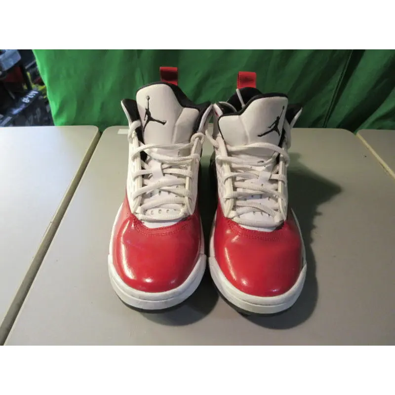 Used Nike Jordan Maxin 200 GS Youth Size 5.5 Basketball Shoes