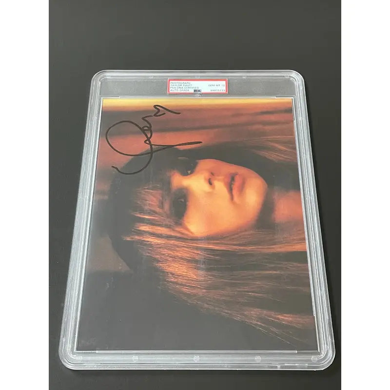 Taylor Swift signed 8x10 photo Slabbed PSA/DNA Autographed AUTO 10