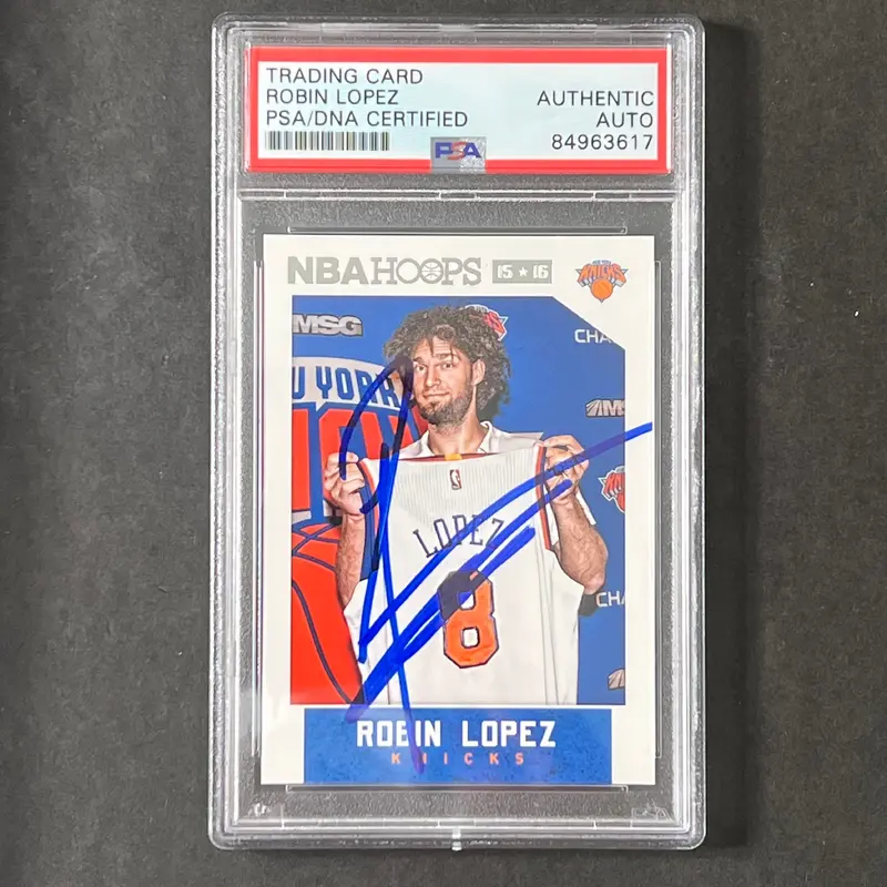 2015-16 Panini NBA Hoops #88 Robin Lopez Signed Card AUTO PSA Slabbed
