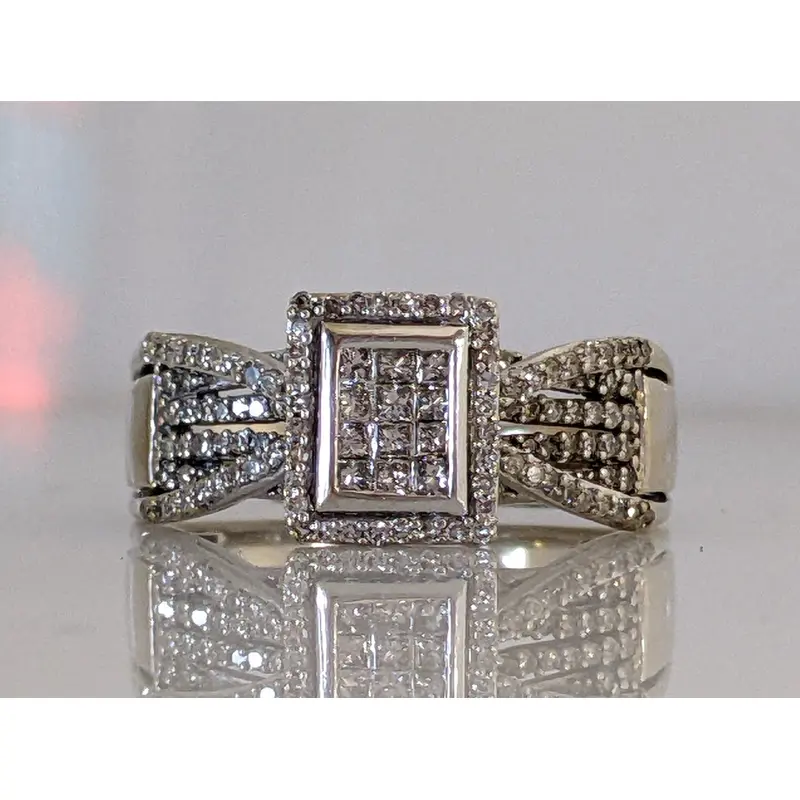 10K WHITE .74 CARAT TOAL WEIGHT I1 I DIAMOND ROUND (112) CLUSTER ESTATE RING 3.6 GRAMS