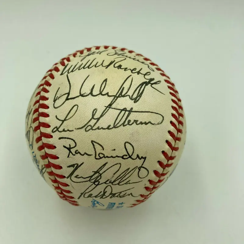 1986 New York Yankees Team Signed Baseball Don Mattingly Rickey Henderson