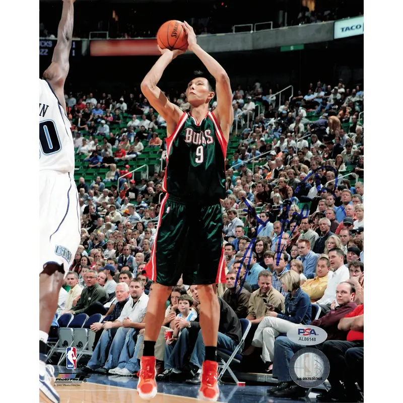 Yi Jianlian signed 8x10 photo PSA/DNA Bucks Autographed