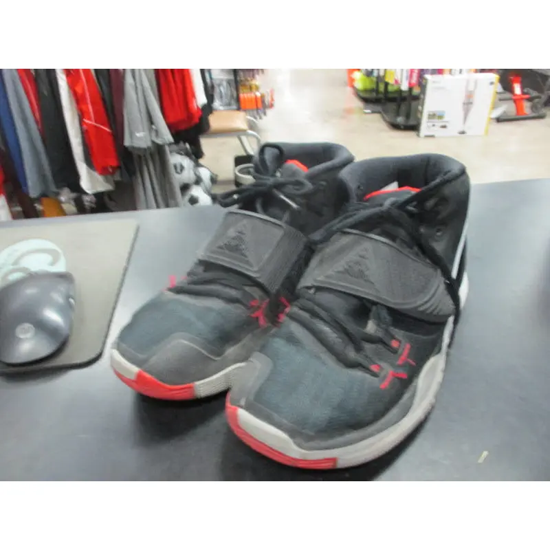 Used Nike Kyrie Irving Basketball Shoes Size 4