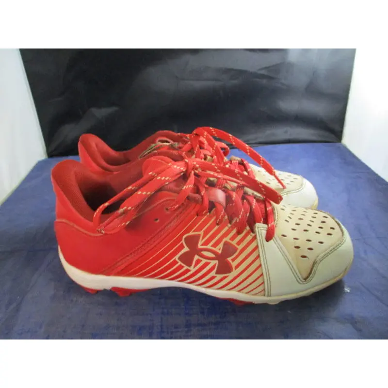 Used Under Armour Leadoff Cleats Youth Size 4.5 - wear on ankles
