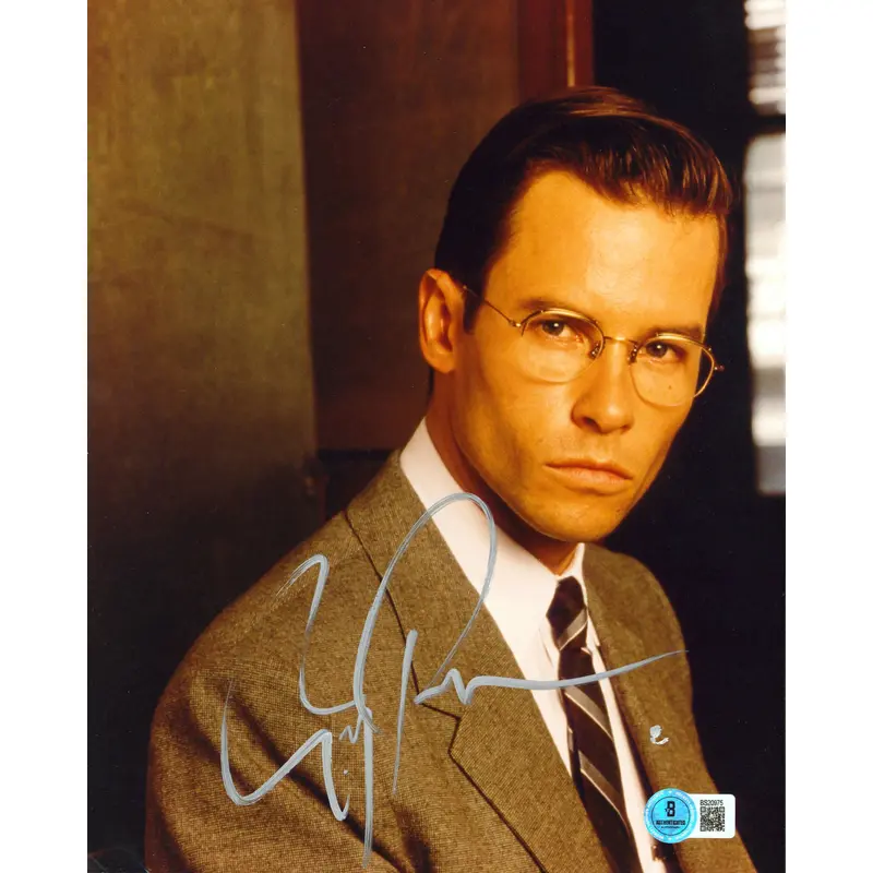 Guy Pearce L.A. Confidential Authentic Signed 8x10 Vertical Photo BAS #BS20975
