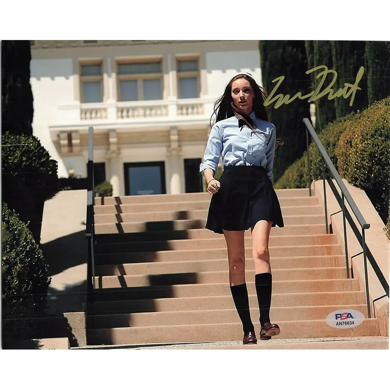 Emma Dumont signed 8x10 photo PSA/DNA Autographed Actress