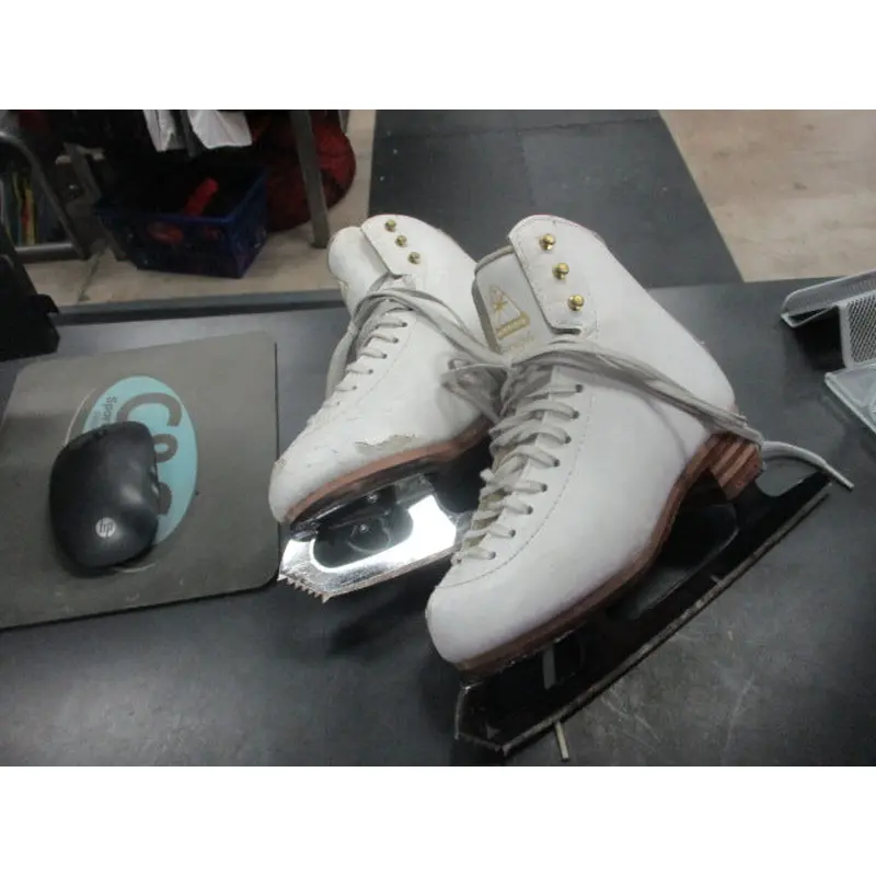 Used Jackson Freestyle 2191 Figure Skates Size 2 (Needs Insoles)