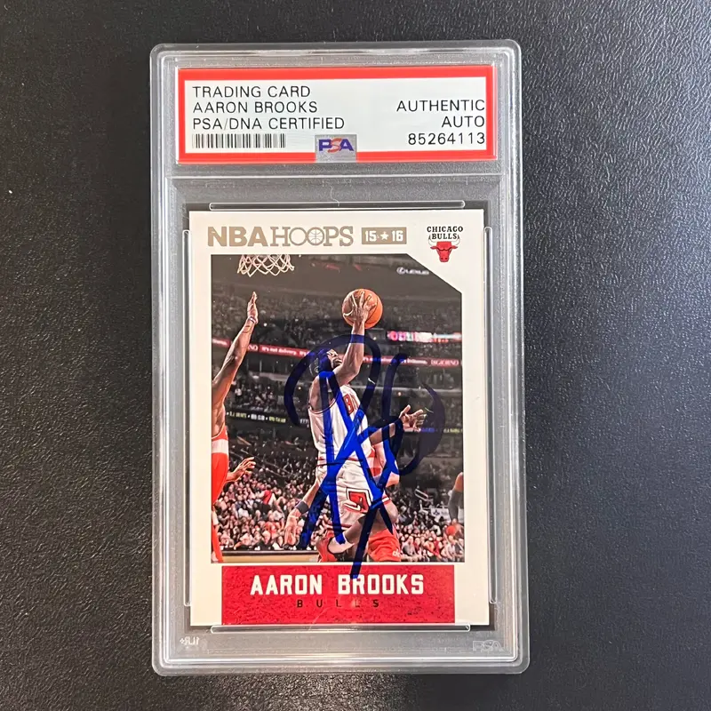 2015-16 NBA Hoops #5 Aaron Brooks Signed Card AUTO PSA Slabbed Bulls